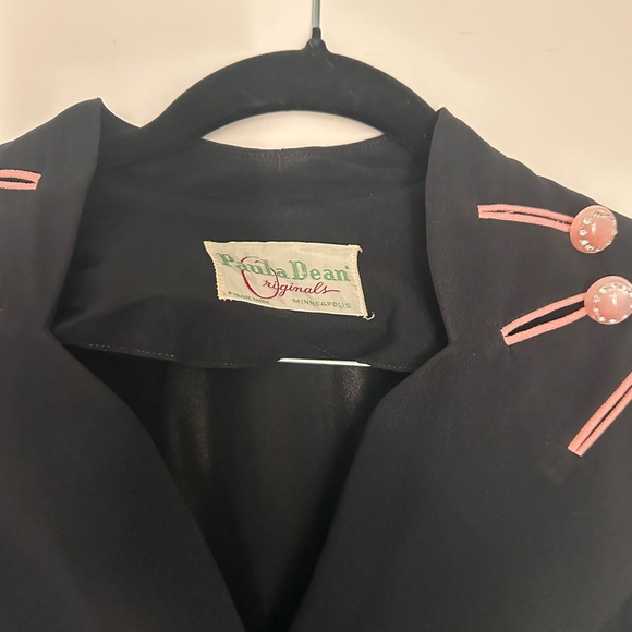 Chic Black Blazer with Pink Details - Picture 3 of 3